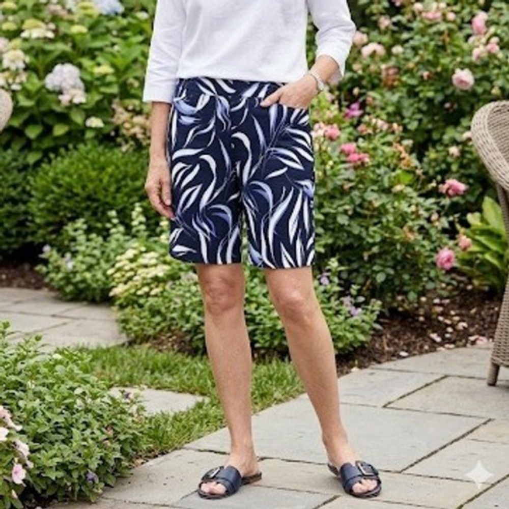 Chico's So Slimming Brigitte Bermuda Shorts Navy Foliage Print Slim Leg Sz 3 10"